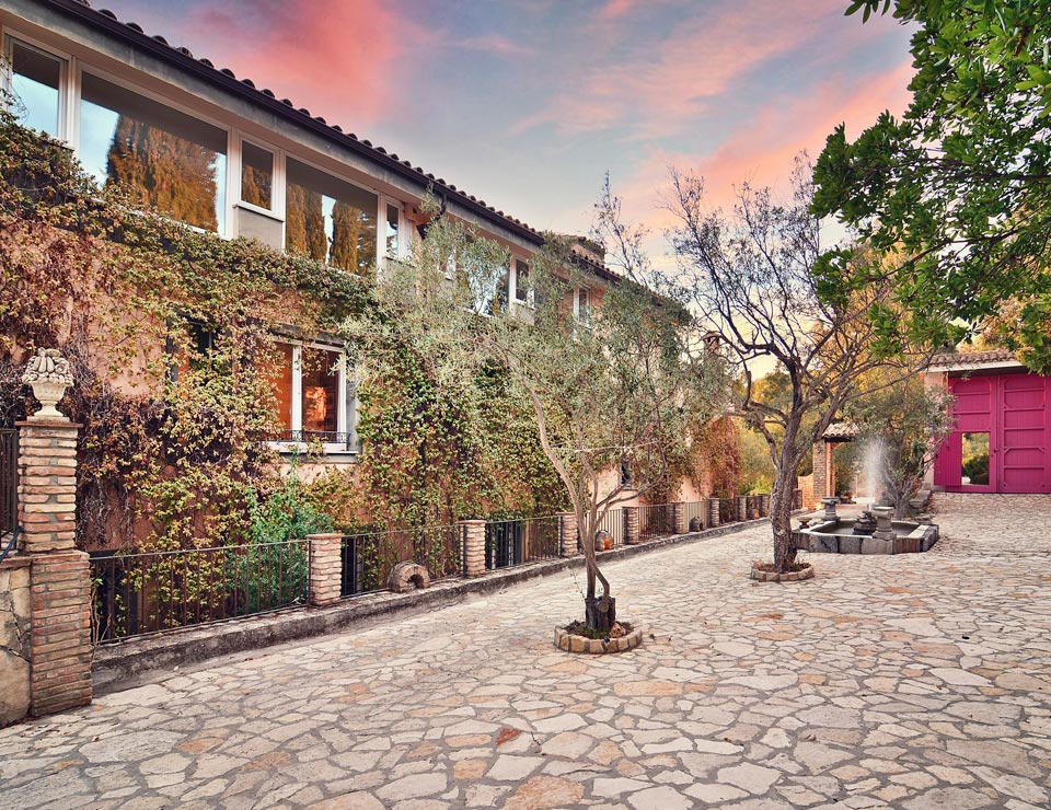 Il viale del borgo