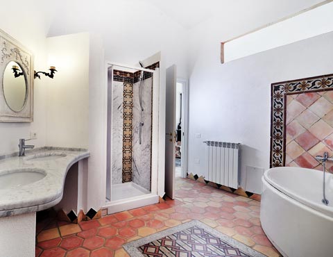 Uno dei 12 bagni della villa