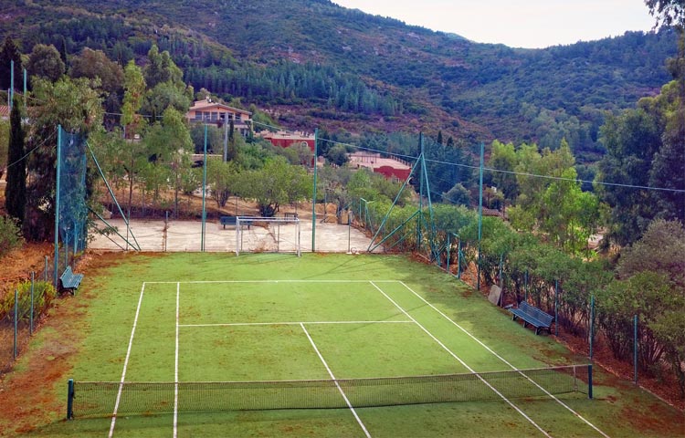Basket, tennis and soccer courts